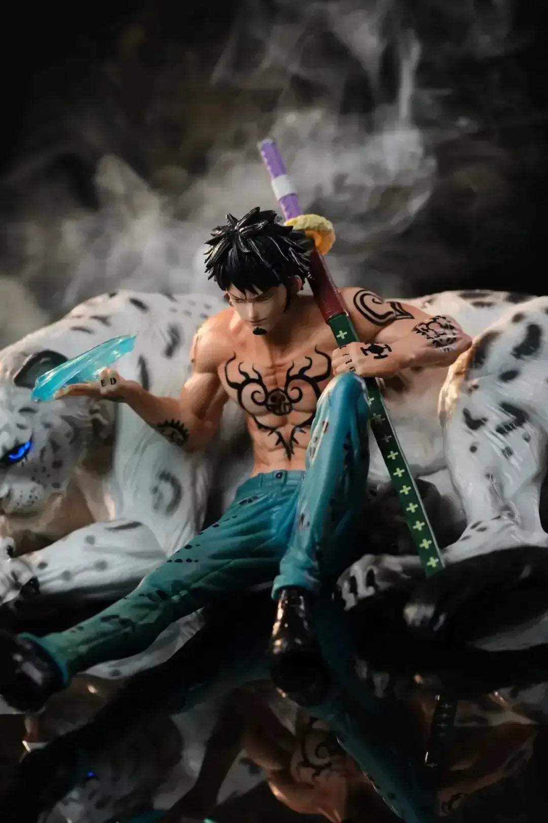 Highly Detailed One Piece Trafalgar Law Snow Leopard Figure - ToylandEU