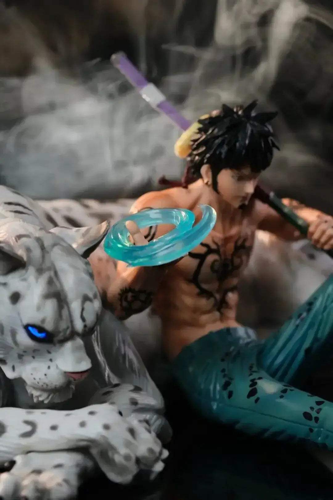 Highly Detailed One Piece Trafalgar Law Snow Leopard Figure - ToylandEU
