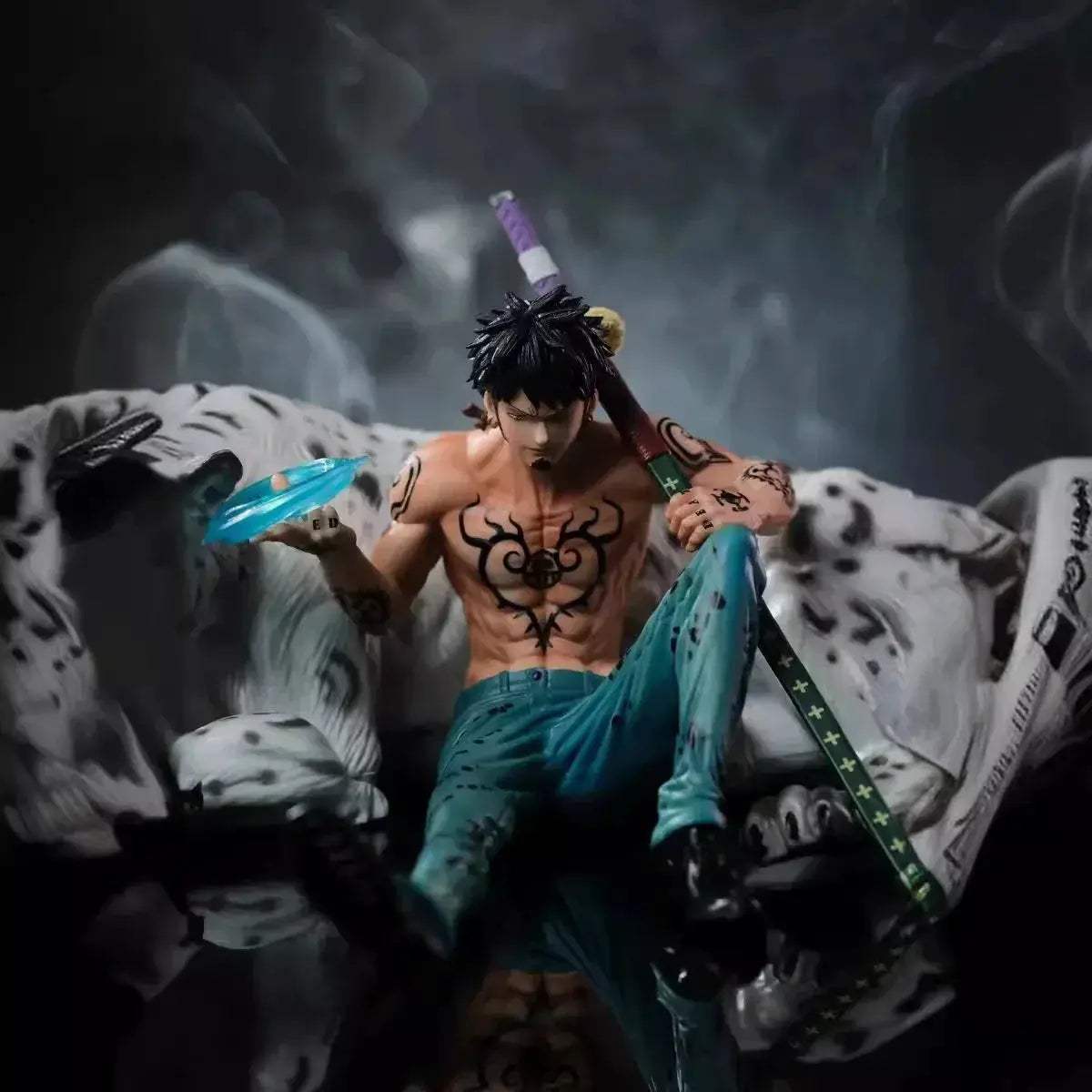 Highly Detailed One Piece Trafalgar Law Snow Leopard Figure - ToylandEU
