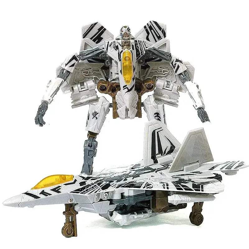 Transformers Starscream 18cm Transforming Action Figure With Movable Joints - ToylandEU