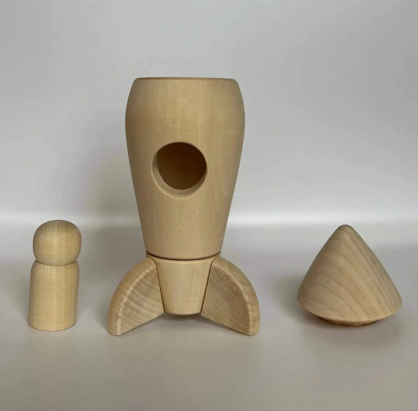 Unfinished Wooden Rocket Ship With Astronaut Figurine - ToylandEU