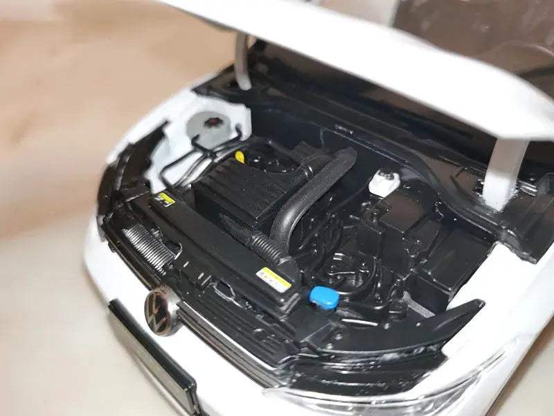Volkswagen Golf 8 R Line Diecast 1 To 18 Collectible - ToylandEU
