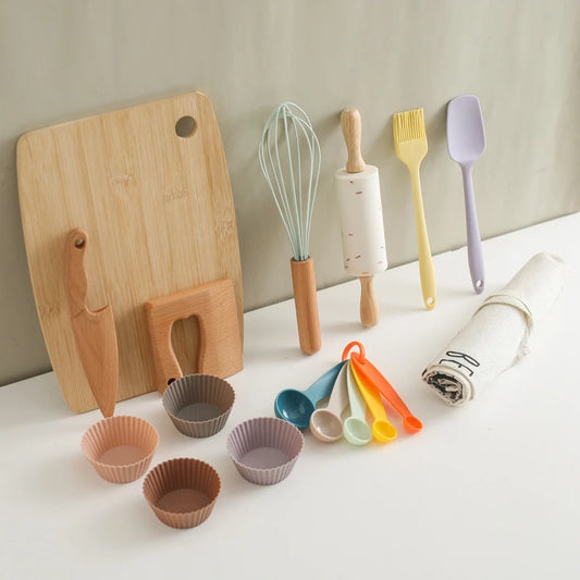 Wooden 1 To 6 Scale Kitchen Toys Set For Kids With Cutting Board And Apron Unisex Pretend Play Cooking Set - ToylandEU