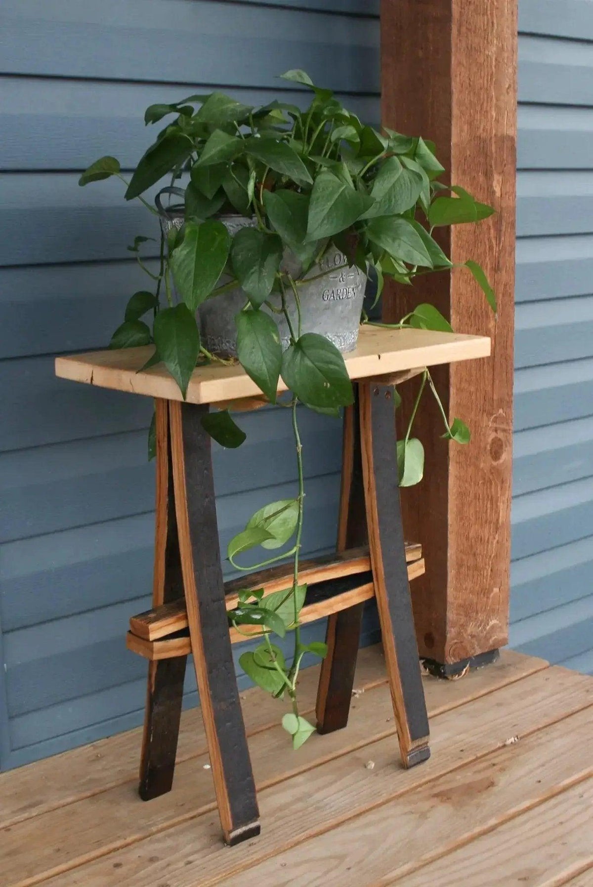  Rustic Wooden Accent or End Table with Wormy Maple Top and Barrel Stave Legs -  ToylandEU™