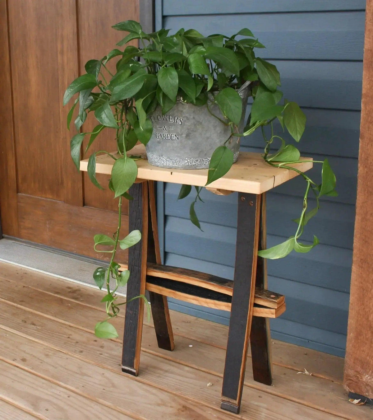  Rustic Wooden Accent or End Table with Wormy Maple Top and Barrel Stave Legs -  ToylandEU™