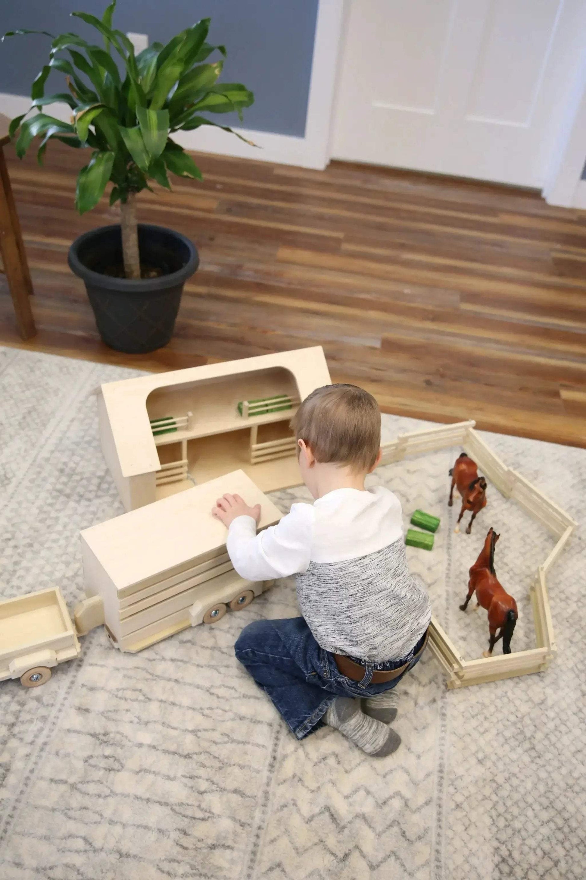 Wooden Amish-Made Ranch Shed Barn Toy, Unfinished Wood - ToylandEU