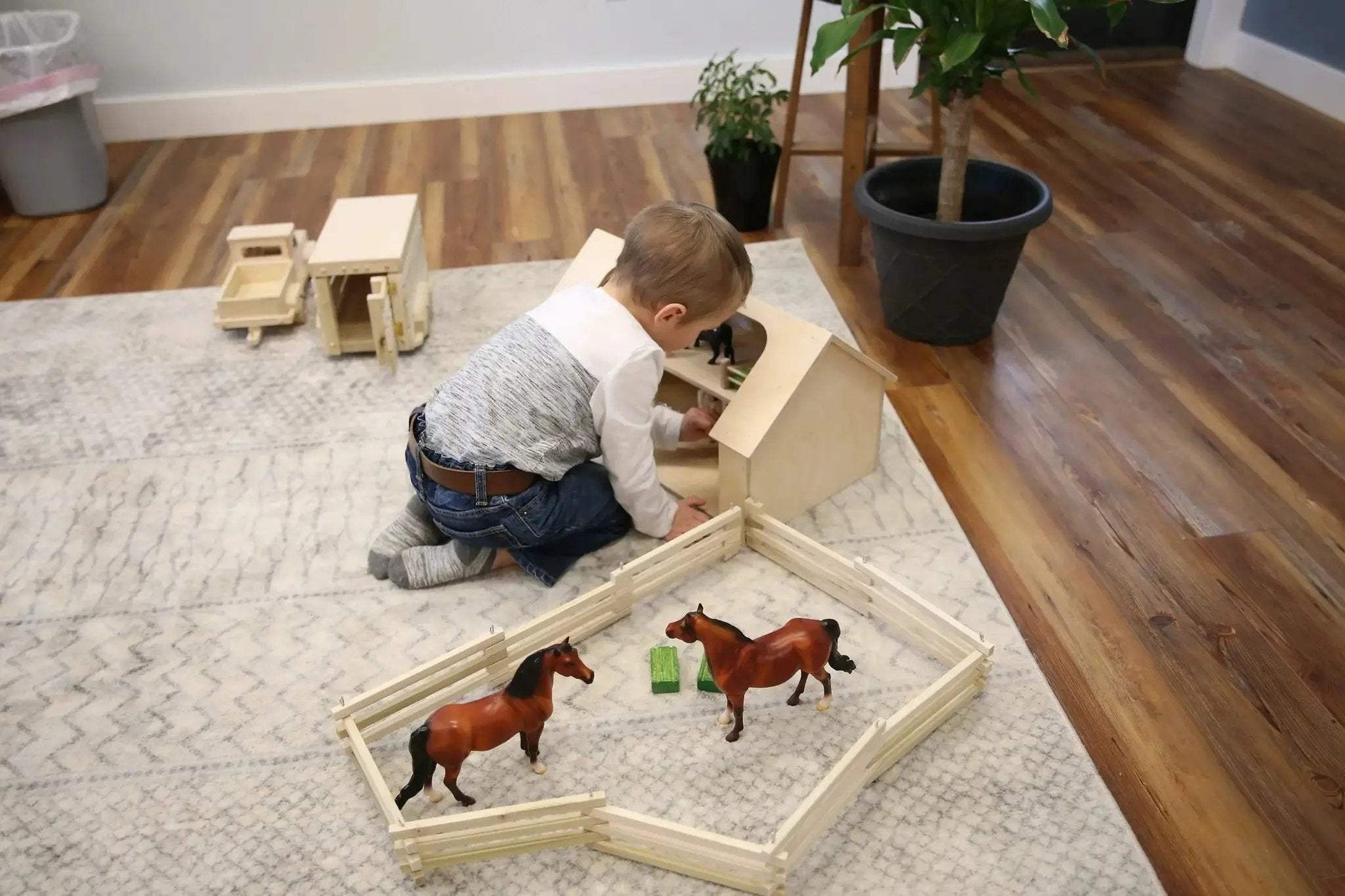 Wooden Amish-Made Ranch Shed Barn Toy, Unfinished Wood - ToylandEU