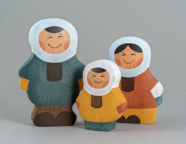 Wooden Arctic Inuit Family Set 3 Handcrafted Waldorf Figures - ToylandEU