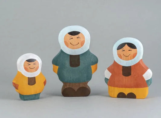 Wooden Arctic Inuit Family Set 3 Handcrafted Waldorf Figures - ToylandEU
