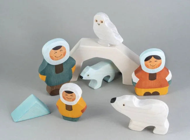 Wooden Arctic Inuit Family Set 3 Handcrafted Waldorf Figures - ToylandEU