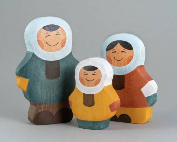 Wooden Arctic Inuit Family Set 3 Handcrafted Waldorf Figures - ToylandEU
