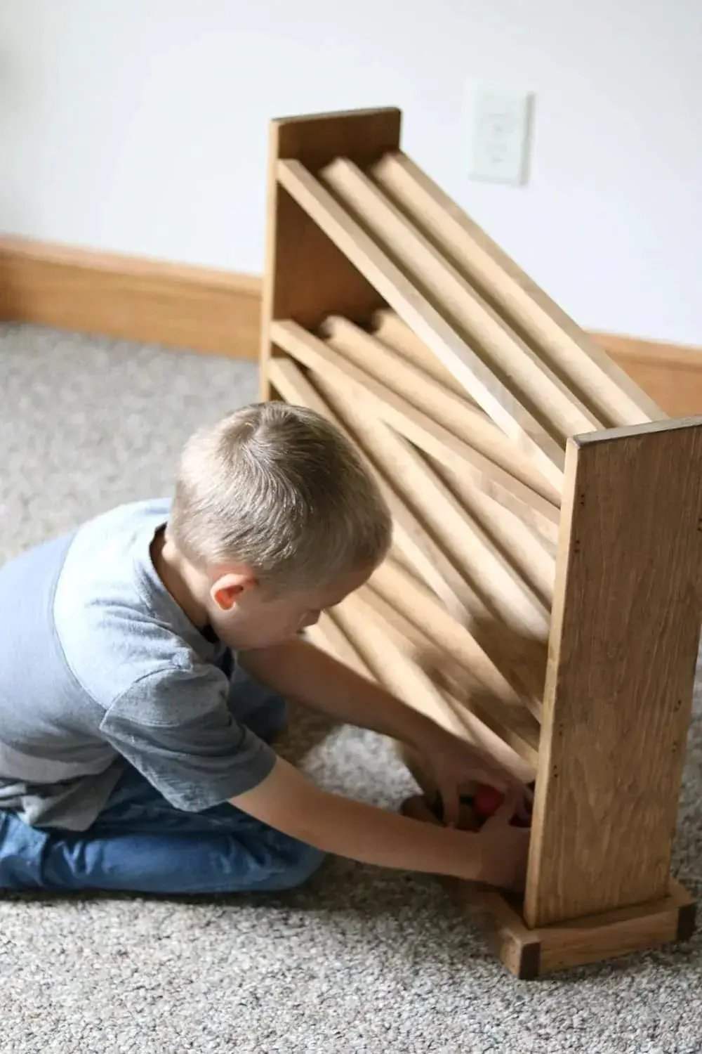 Wooden Ball Roller Racetrack Toy, Amish-Made, with 8 Wooden Balls - ToylandEU