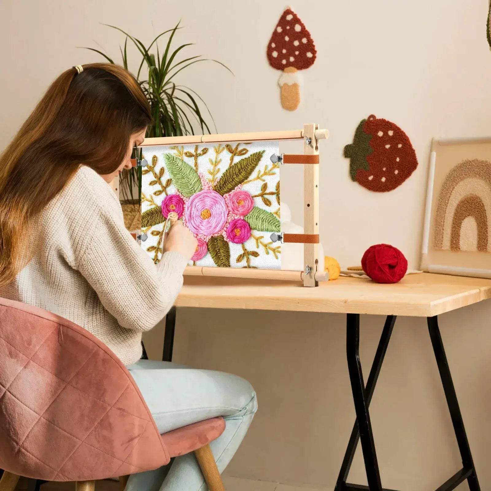 Wooden Embroidery Scroll Frame With Rotated Adjustable Design - ToylandEU