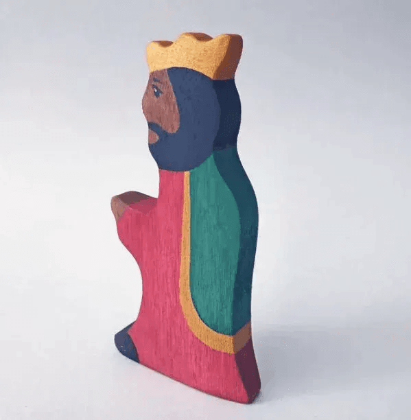Wooden King and Queen Figures for Imaginative Play - ToylandEU