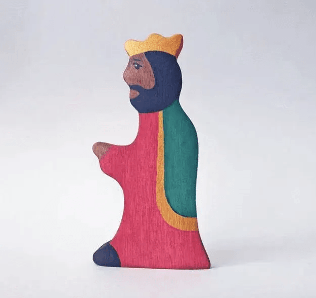 Wooden King and Queen Figures for Imaginative Play - ToylandEU