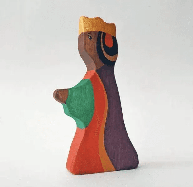 Wooden King and Queen Figures for Imaginative Play - ToylandEU