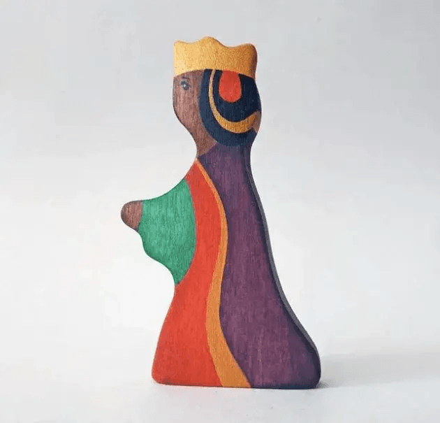 Wooden King and Queen Figures for Imaginative Play - ToylandEU