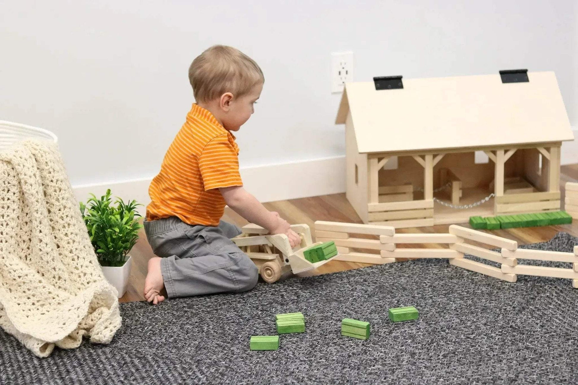 Wooden Skid Loader Toy, Skid Steer with Movable Bucket - ToylandEU