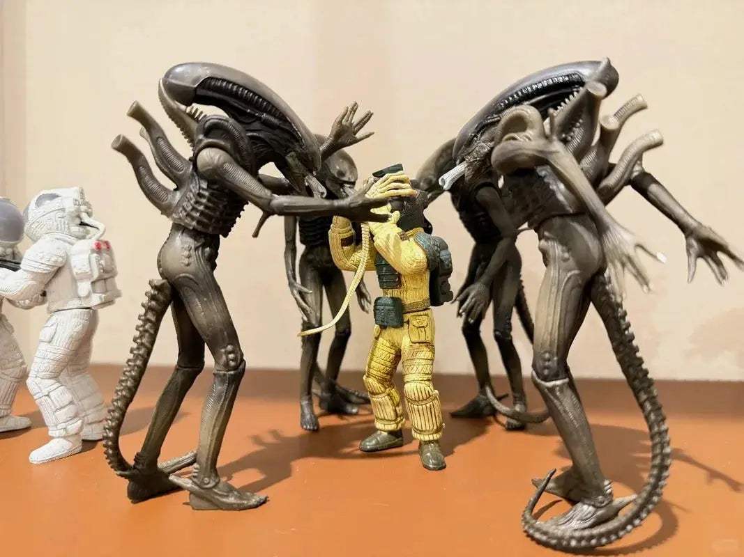  Xenomorph Facehugger Astronaut Alien Premium Figures -  ToylandEU™