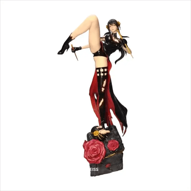 Yor Forger Spy X Family Premium PVC Figurine Battle-Pose - ToylandEU