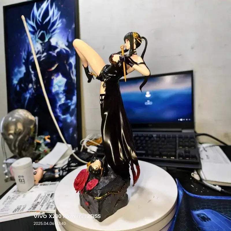 Yor Forger Spy X Family Premium PVC Figurine Battle-Pose - ToylandEU