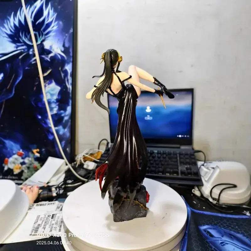 Yor Forger Spy X Family Premium PVC Figurine Battle-Pose - ToylandEU