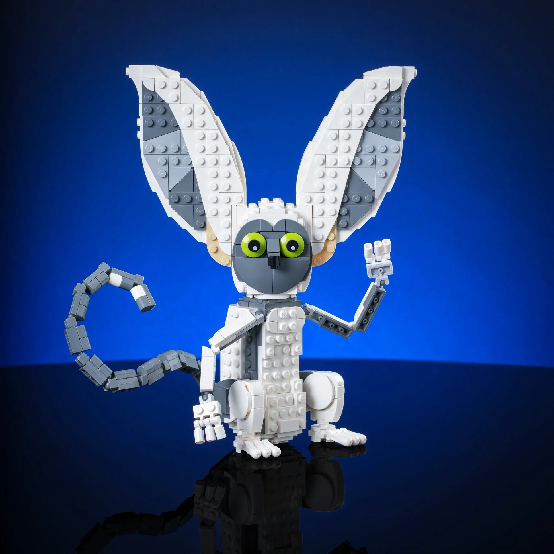 Air Lemur Brick Built Figure With Poseable Limbs And Tail - ToylandEU