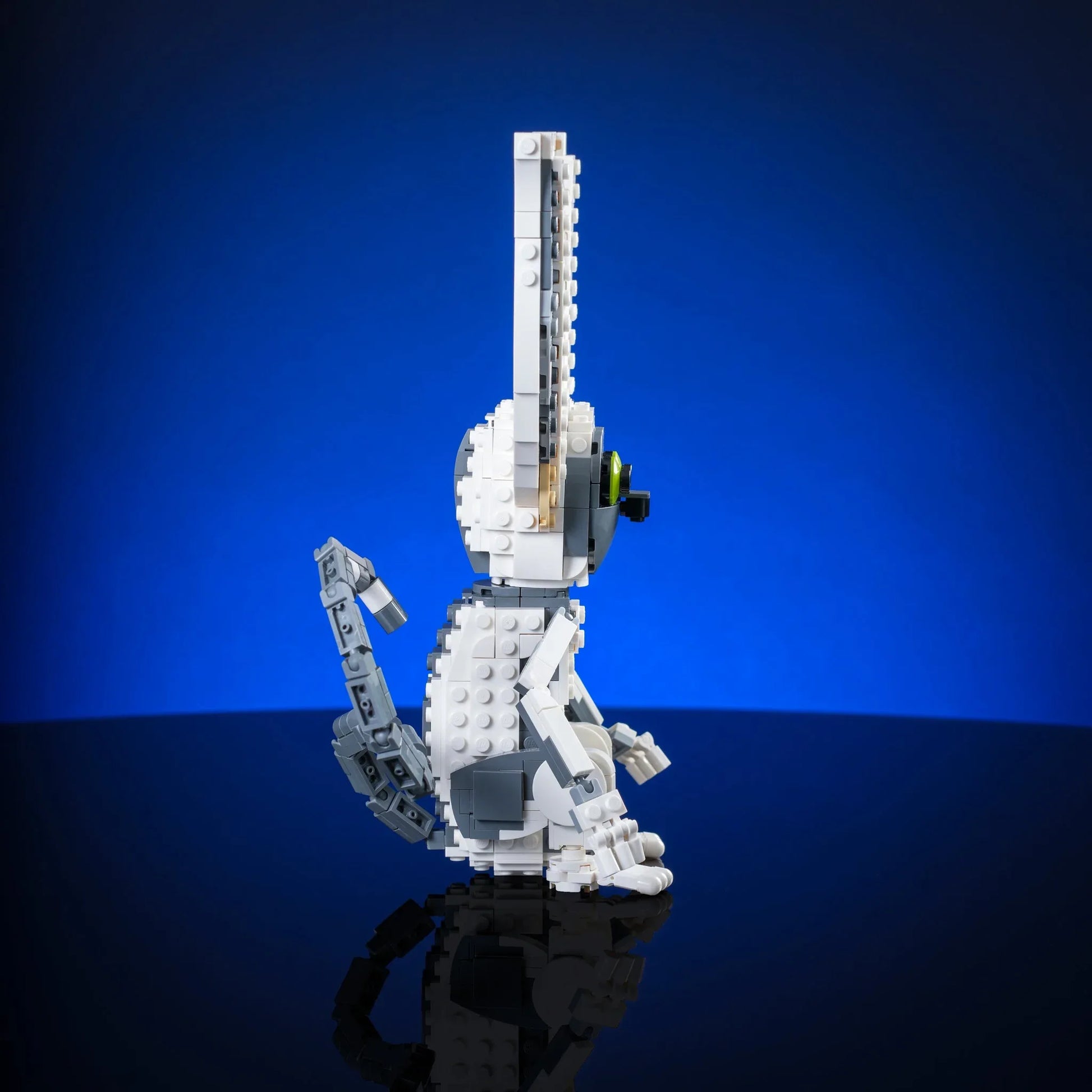 Air Lemur Brick Built Figure With Poseable Limbs And Tail - ToylandEU