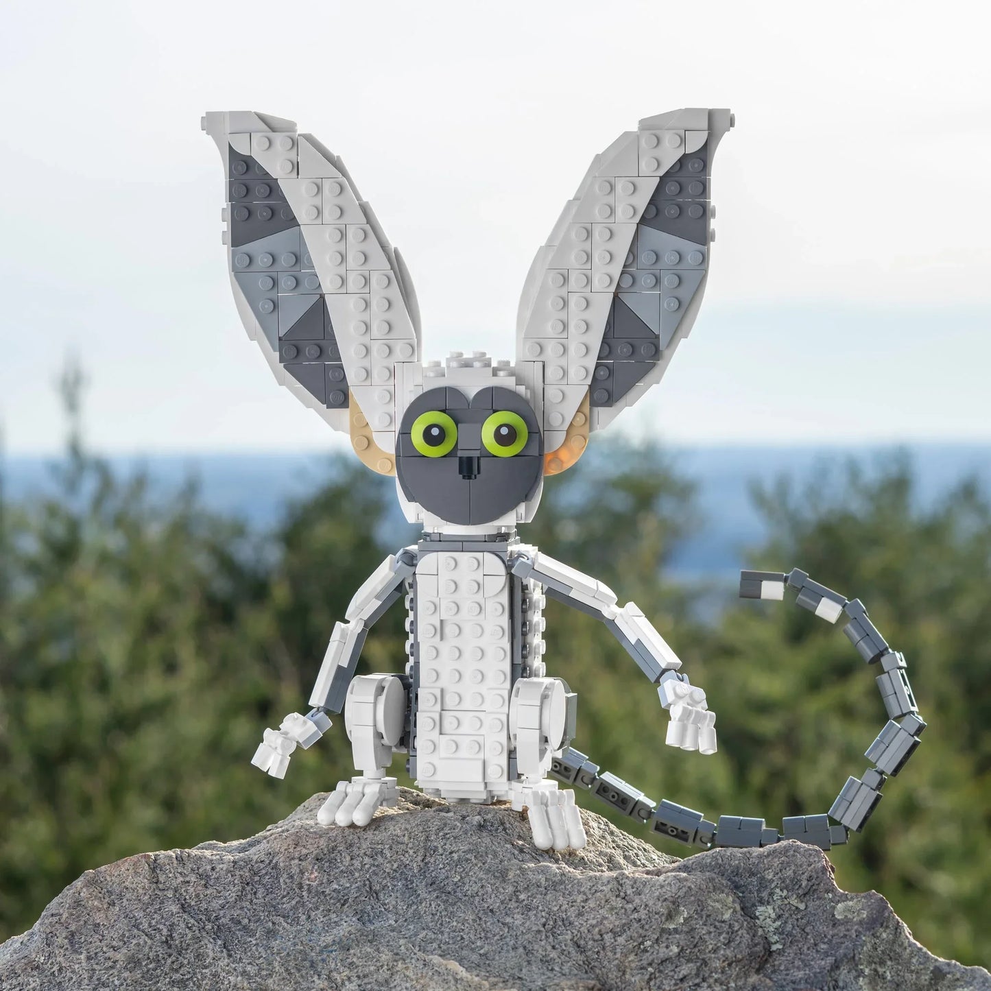 Air Lemur Brick Built Figure With Poseable Limbs And Tail - ToylandEU