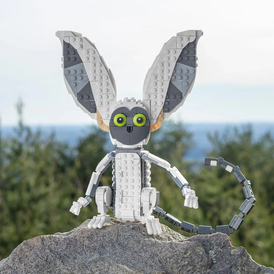 Air Lemur Brick Built Figure With Poseable Limbs And Tail - ToylandEU